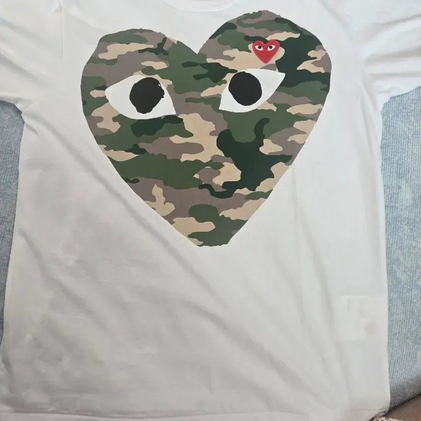 [BUNJANG] Comme des Garçons PLAY Camo Heart T-Shirt White / 꼼데가르송 플레이 카모하트 반팔티 화이트
