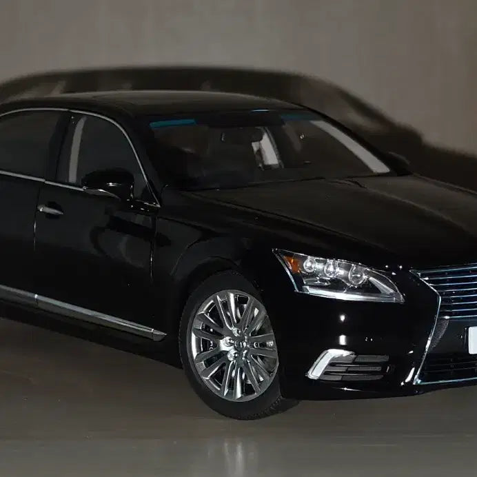 [BUNJANG] AutoArt 1:18 Lexus LS600HL Signature Black / 오토아트 Ls600hl 시그니처 블랙