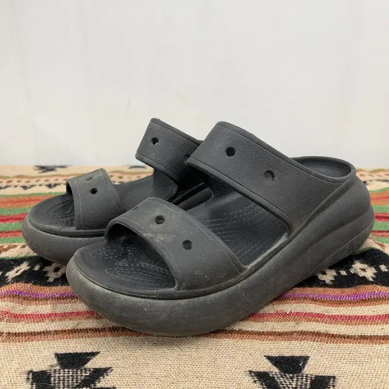 [BUNJANG] Crocs Classic Crush Clogs W7 / 크록스 클래식 크러쉬 슬리퍼 W7 X02714