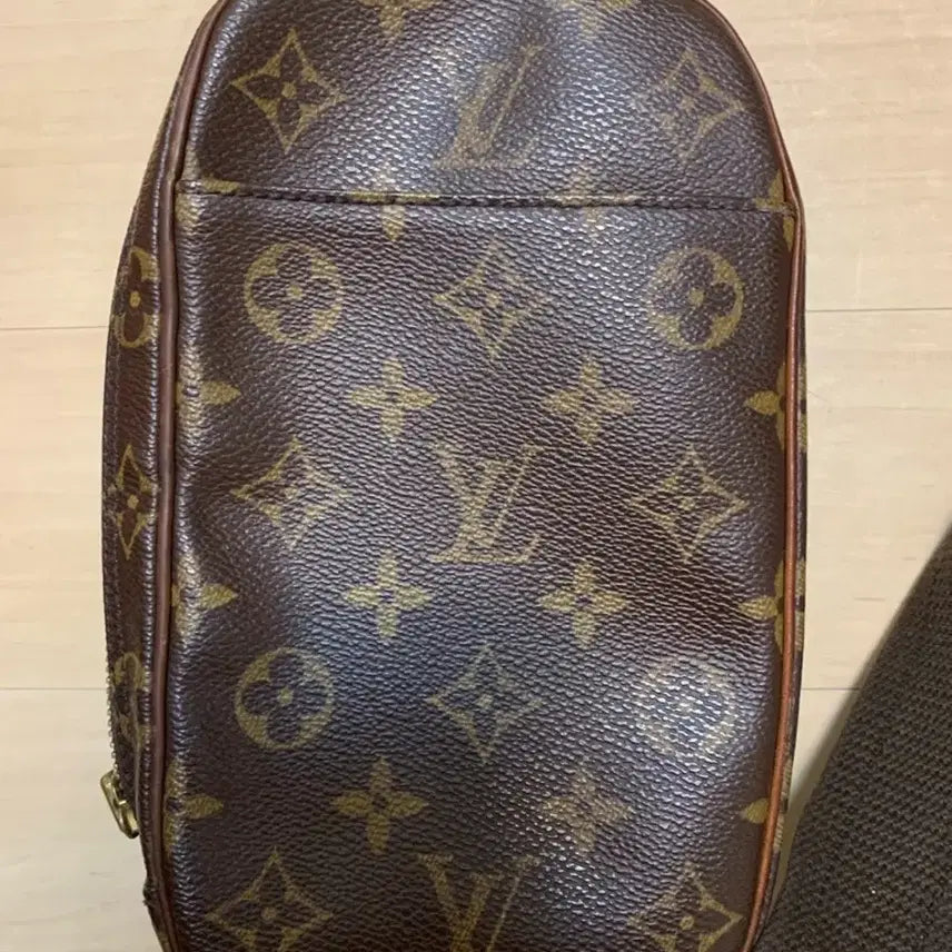 [BUNJANG] Louis Vuitton Monogram Sling Bag / 루이비통 모노그램 슬링백
