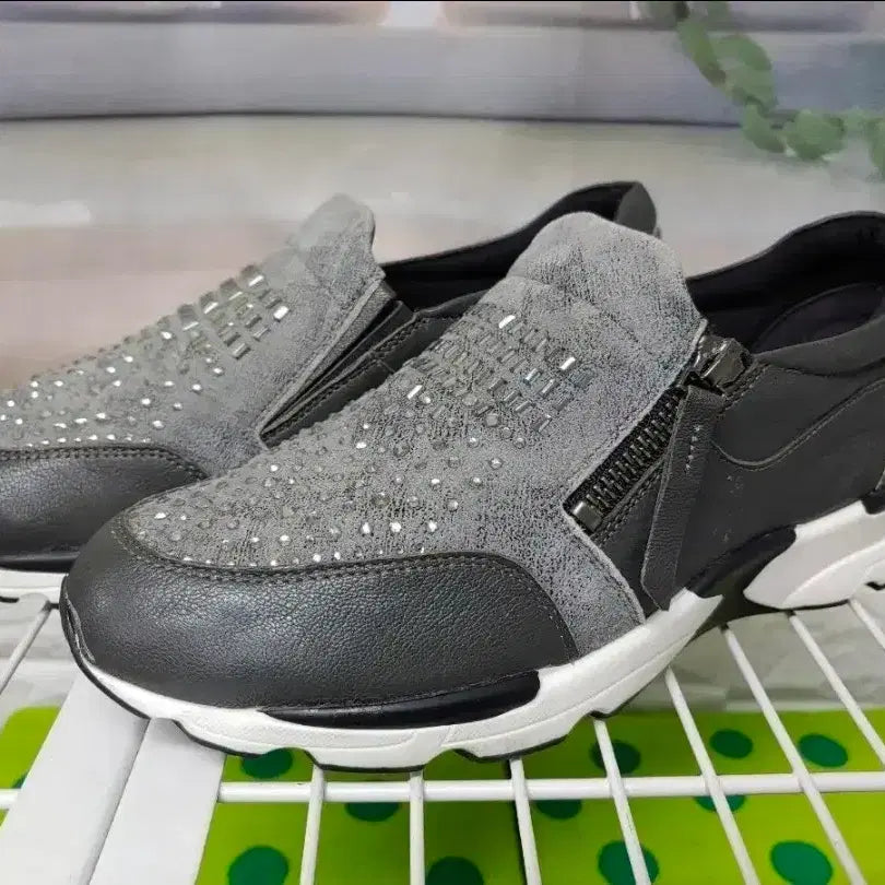 [BUNJANG] Zenia Women's Lambskin Slip-on Sneakers with Beaded Detail / 제니아 양가죽 여성 슬립온 230 비즈 굽높이 여성스니커즈 HD67