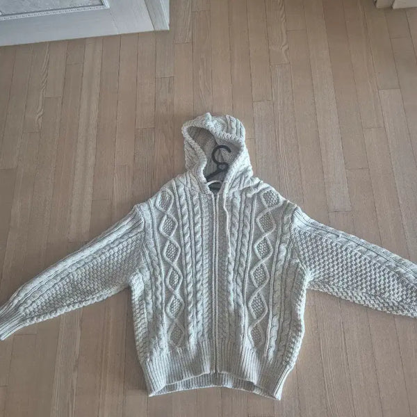 [BUNJANG] Trillion Washable Cable Knit Ivory / 트릴리온 워셔블 케이블 니트 아이보리
