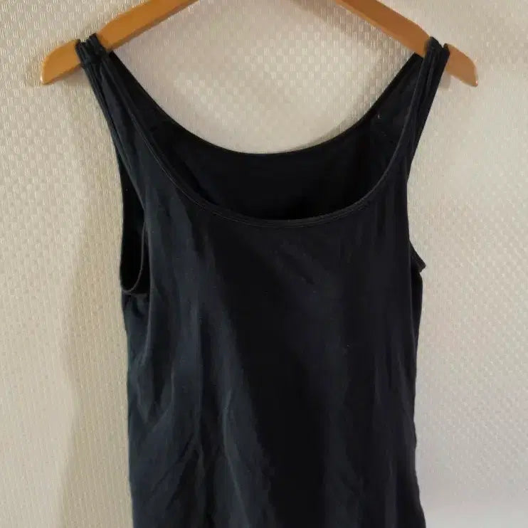 [BUNJANG] Uniqlo Black Built-in Bra Camisole / 유니클로 블랙 캡내장 나시