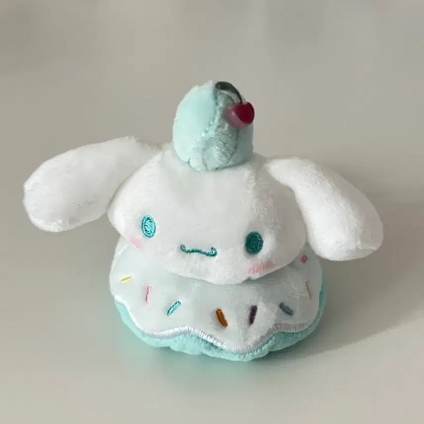 [BUNJANG] Cinnamoroll Sweet Cafe Donut Keychain Doll / 시나모롤 스위트 카페 도너츠 도넛 인형 키링
