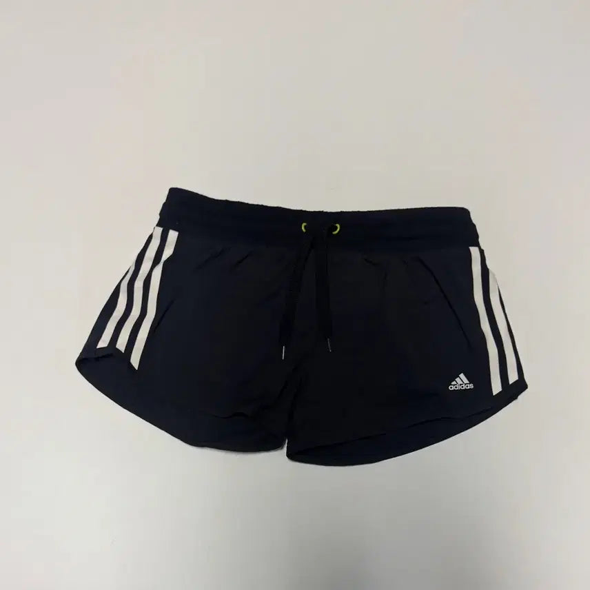 [BUNJANG] Adidas Women's Three-Stripes Training Banded Shorts S Black / 여성 아디다스 삼선 트레이닝 밴딩 쇼츠 반바지 S 블랙