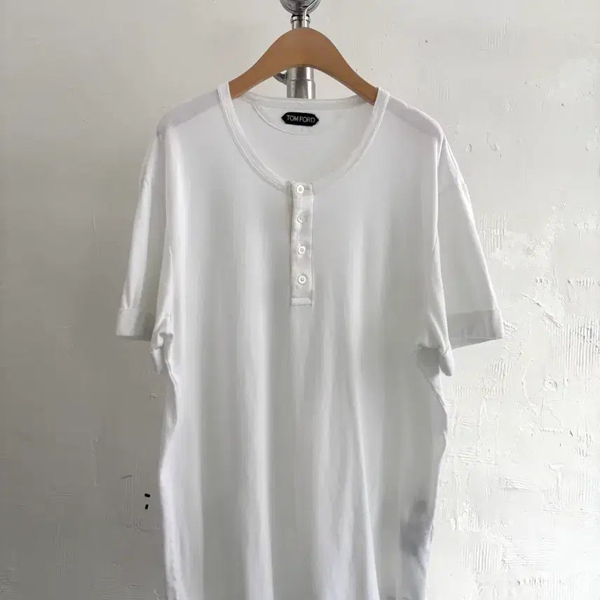 [BUNJANG] Tom Ford White Henley Short Sleeve T-Shirt / TOM FORD 톰포드 화이트 헨리넥 반팔 티셔츠