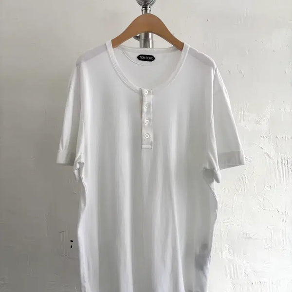 [BUNJANG] Tom Ford White Henley Short Sleeve T-Shirt / TOM FORD 톰포드 화이트 헨리넥 반팔 티셔츠