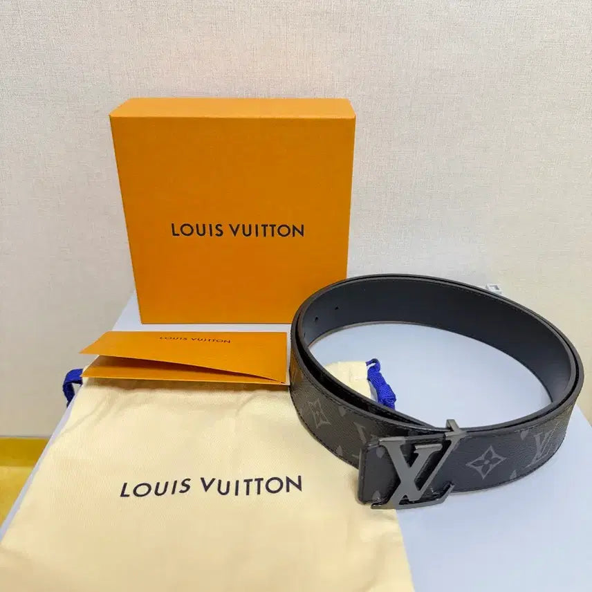 [BUNJANG] Louis Vuitton Initiales 40mm Reversible Belt Monogram Eclipse Dark Ruthenium / 루이비통 이니셜 40MM 리버시블 벨트 모노그램 이클립스 다크 루테늄(M9043S)