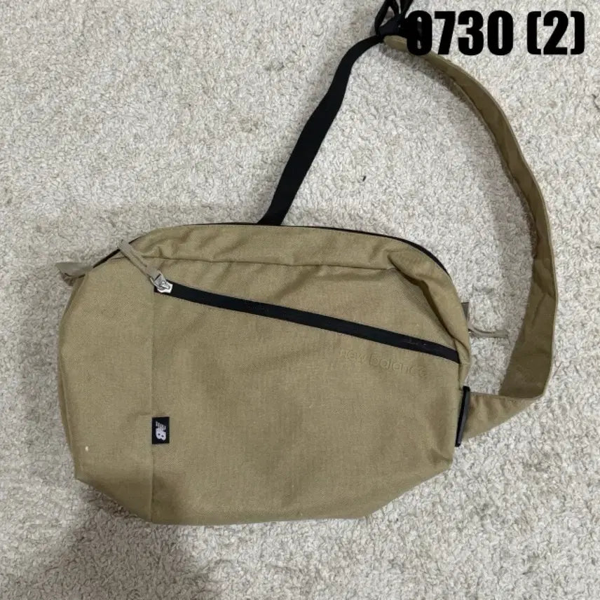 [BUNJANG] New Balance Crossbody Bag Beige / 뉴발란스 크로스백 베이지