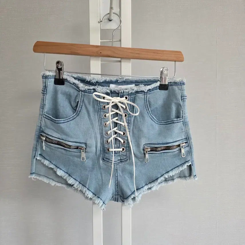 [BUNJANG] Light Blue Denim Hot Shorts with Tie Detail / 데님 핫팬츠 라이트 블루 묶음 장식