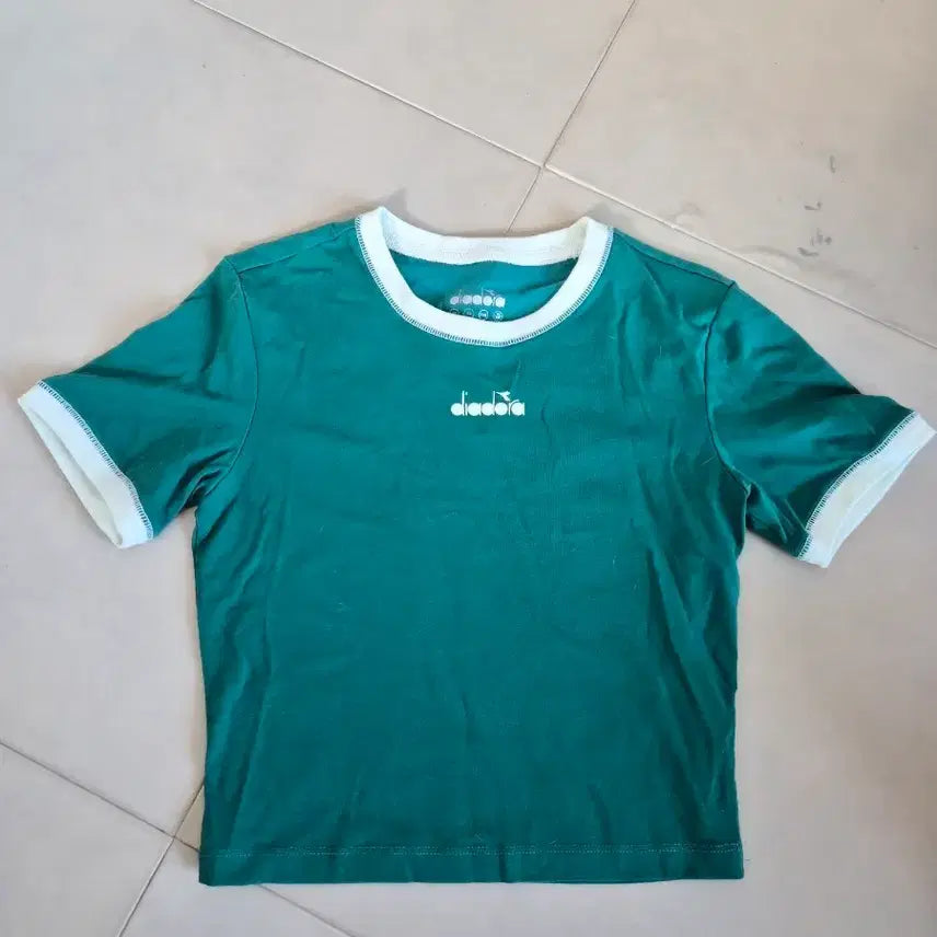 [BUNJANG] Diadora Green Cropped T-Shirt / 디아도라 반팔 크롭 티셔츠 녹색