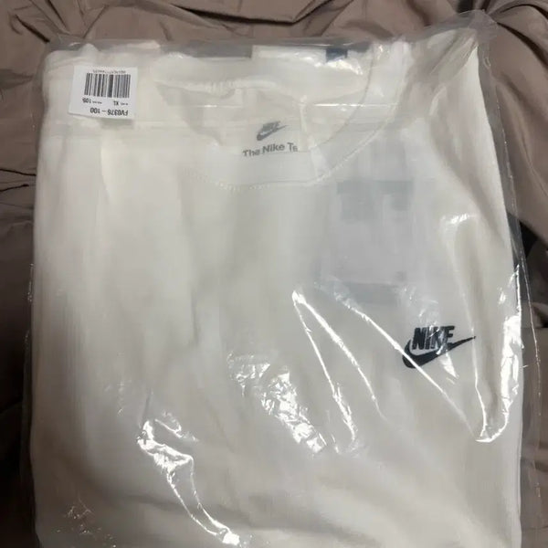 [BUNJANG] Nike Sportswear Club White T-Shirt XL (105) / 나이키 스포츠웨어 클럽 화이트 티셔츠 새상품 판매합니다
