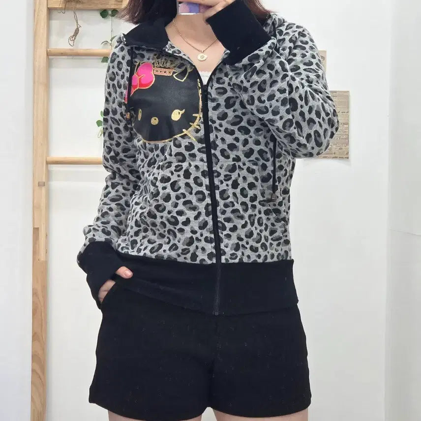 [BUNJANG] Sanrio Hello Kitty Black Leopard Print Hoodie Zip-up (L) / [프립]L/헬로키티 블랙 호피 레오파드 후드집업
