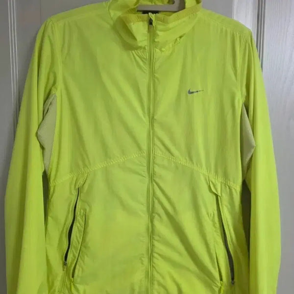 [BUNJANG] Nike Fluorescent Windbreaker Jacket M / 무료배송 ㅡ 여성용 나이키 형광 바람막이 자켓 M