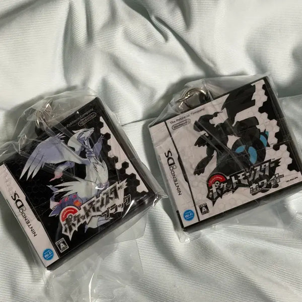 [BUNJANG] Pokemon Cartridge Keychain Holder Set / 포켓몬 카트리지 키링 키홀더 블랙 화이트 세트