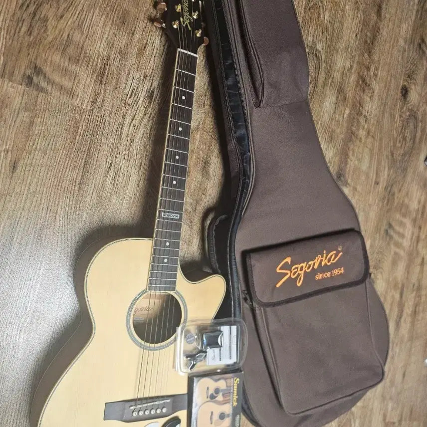 [BUNJANG] Segovia Acoustic Guitar + Gig Bag + Accessory Set / 세고비아 통기타 + 기타 긱백 + 액세서리 세트