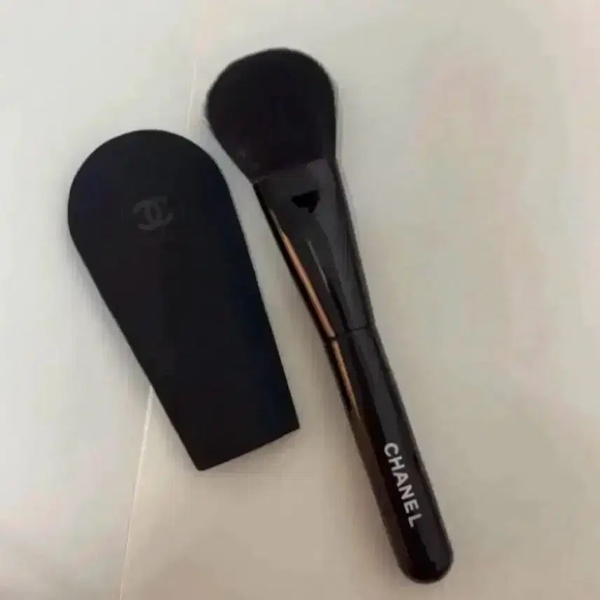 [BUNJANG] Chanel Blusher Powder Brush 110 / 샤넬 블러서 파우더 브러쉬 110 새제품