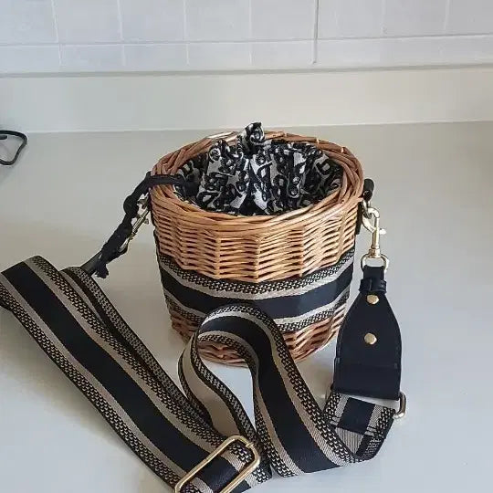 [BUNJANG] Rattan Bucket Bag with Strap / 라탄 버킷백 스트랩 포함