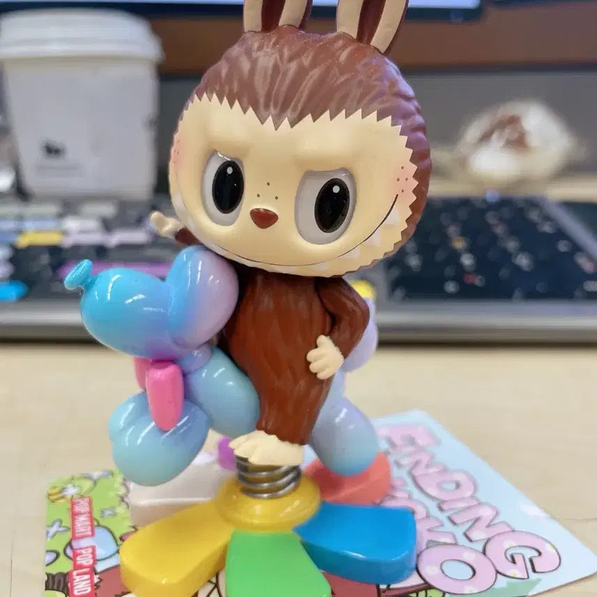 [BUNJANG] Pop Mart Labubu 'Jeogiya' Figure (Unsealed) / 팝마트 라부부 '저기야' 피규어 팝니다 (단순개봉)