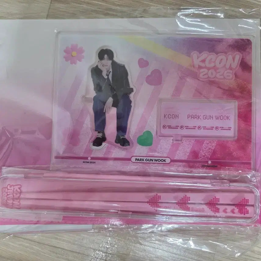 [BUNJANG] ZEROBASEONE Park Gunwook 2026 KCON Acrylic Stand and Chopsticks Set / 2026 KCON 박건욱 아크릴 스탠드 젓가락 세트