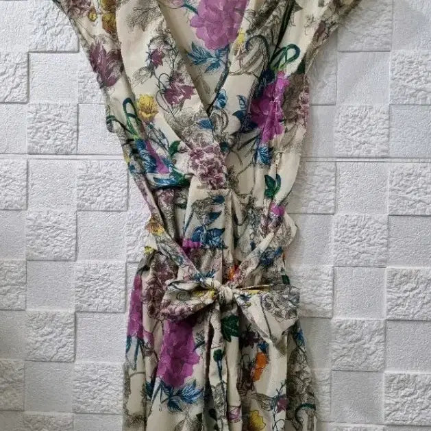 [BUNJANG] H&M Floral Pattern Wrap Dress / H&M 플로럴 패턴 랩 원피스 55