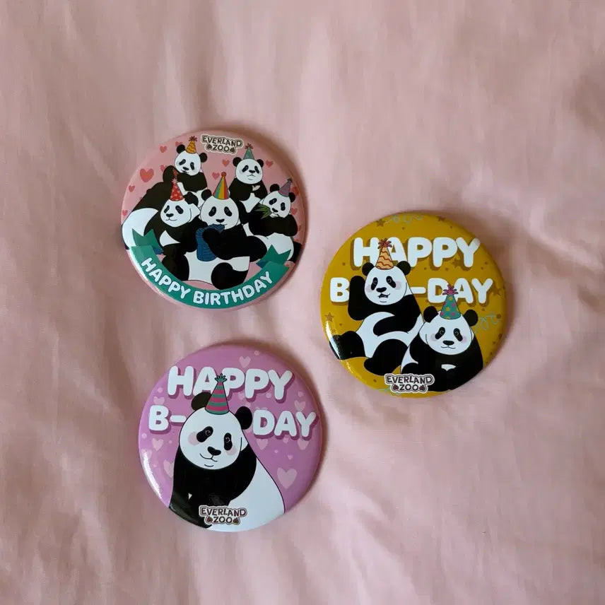 [BUNJANG] Everland Ai Bao Birthday Badge Bao Family Set / 에버랜드 아이바오 생일 뱃지 바오패밀리 푸바오 러바오 루이바오 후이바오
