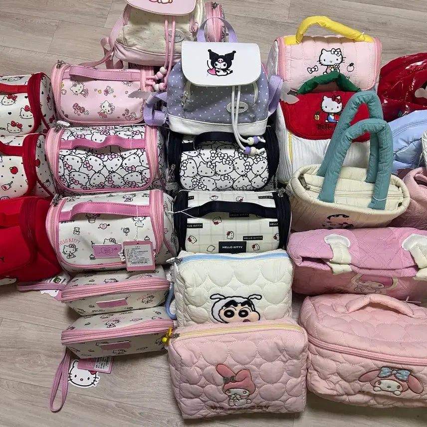 [BUNJANG] Sanrio & Crayon Shin-chan Character Pouch Bag Collection / 산리오,짱구등 캐릭터 파우치 가방 모음