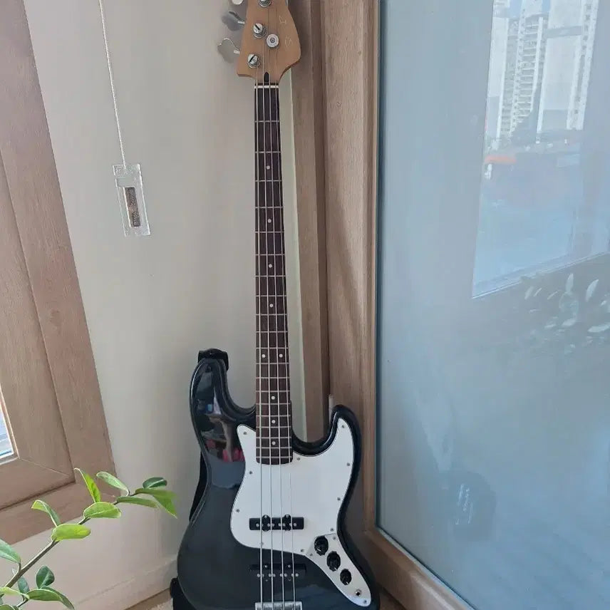 [BUNJANG] Spear Bass Guitar - Black / 스피어 베이스기타