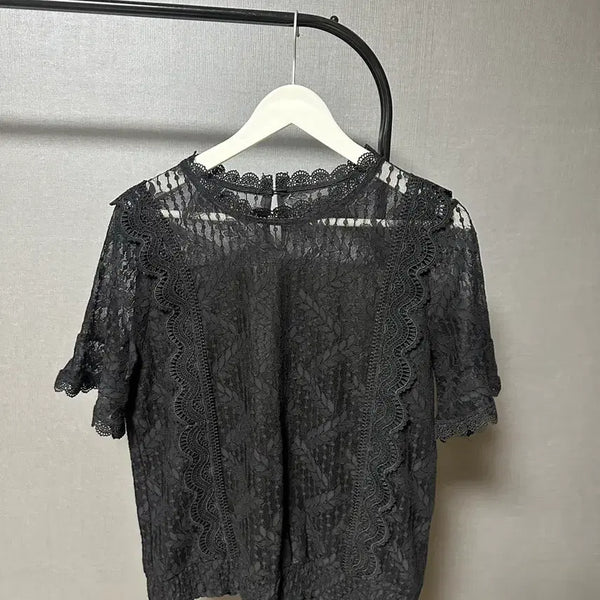 [BUNJANG] Black Lace Short-Sleeve Blouse / 블랙 레이스 반팔 블라우스