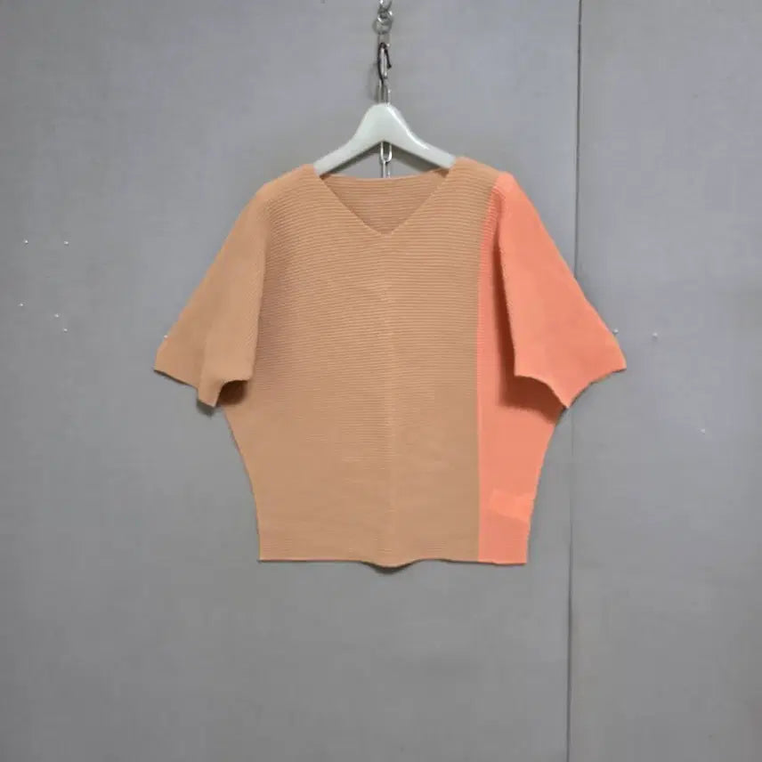 [BUNJANG] Evacube V-Neck Pleated T-Shirt / 에바큐브 브이넥 플리츠 티셔츠 FF   n7011