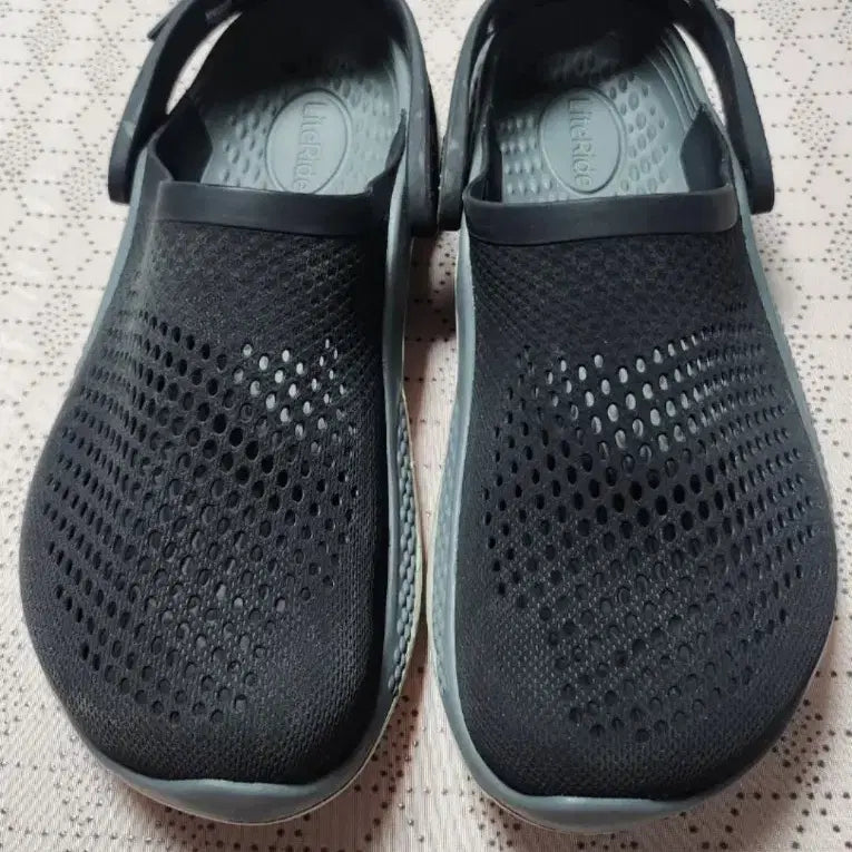 [BUNJANG] Crocs Literide Clog Sandals (US M6W8) / 크록스 라이트라이드 샌들 (M6W8)245-250