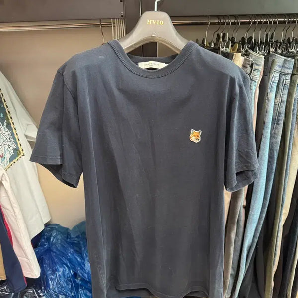 [BUNJANG] Maison Kitsuné Navy Short Sleeve T-shirt Size M / 메종 키츠네 반팔티 네이비 컬러 M 사이즈 팔아요