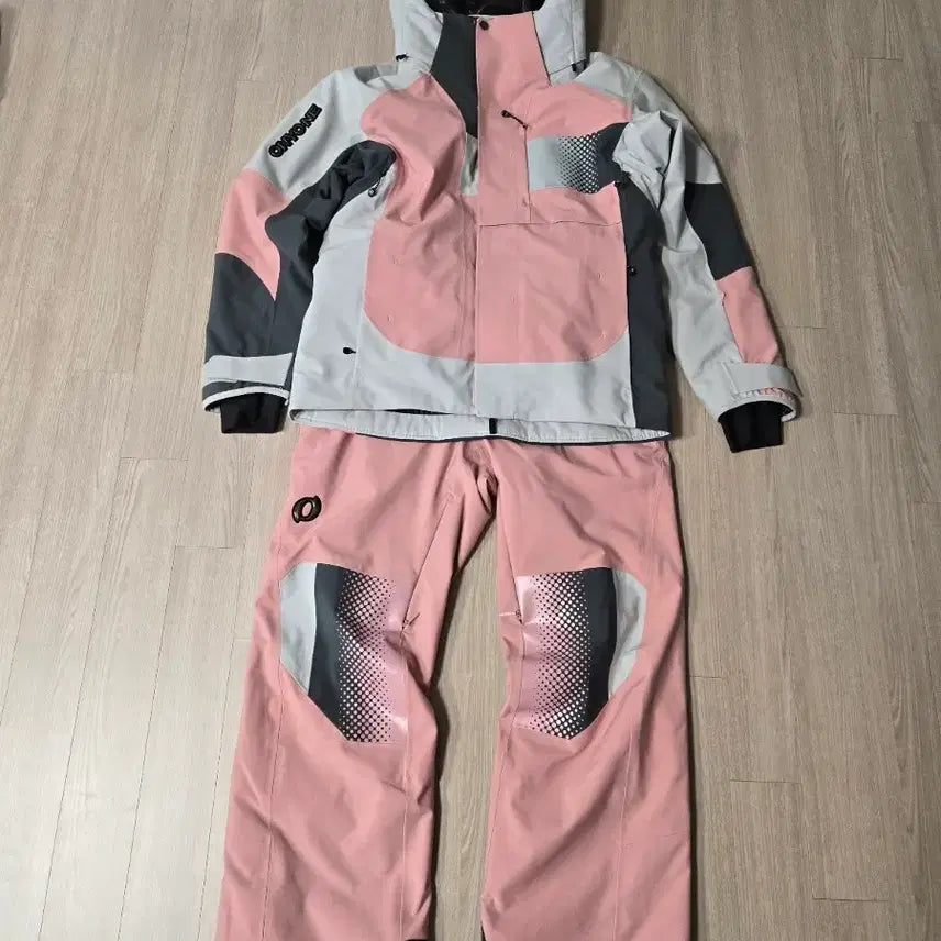 [BUNJANG] ONYONE Demo Skiwear Top & Bottom Set - Size L / 2526 온요네 데모 스키복 상하세트 L사이즈
