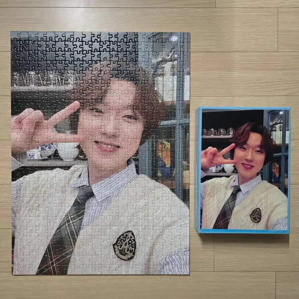 [BUNJANG] Forestella Kang Hyung Ho 500-Piece Jigsaw Puzzle & Double-Sided Hologram Photocard / 포레스텔라 강형호 500피스 직소퍼즐과 양면 홀로그램 포토카드 1장 (비공굿)