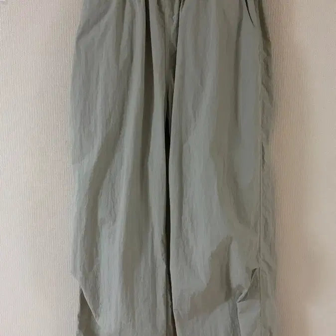 [BUNJANG] Known Easy Nylon Pants Light Grey Size 1 / 노운 easy nylon pants 라이트 그레이 1사이즈