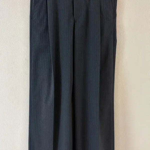 [BUNJANG] AESOP Stripe One-Tuck Wide Slacks Charcoal Grey S / 애습 스트라이프 원턱 와이드 슬랙스 차콜그레이 S
