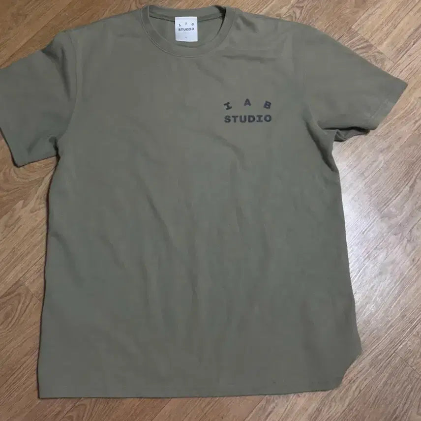 [BUNJANG] Ienep Studio T-shirt Olive Green L / 아이앱 스튜디오 반팔 올리브 그린 L