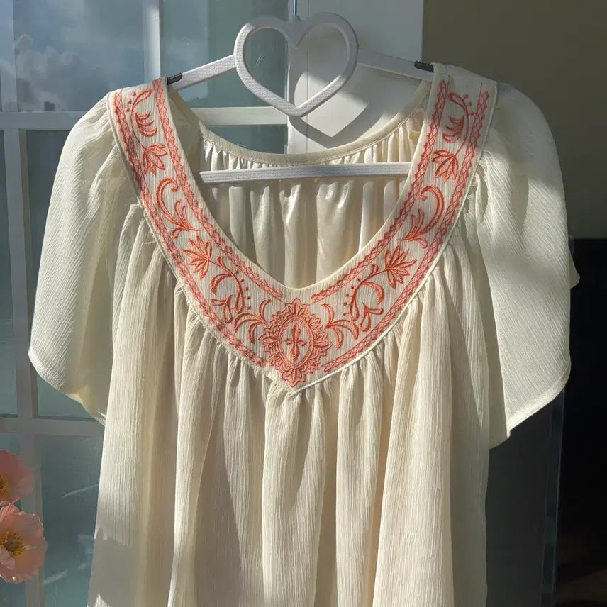 [BUNJANG] Cecile McBee Embroidered Peach Chiffon Blouse / [빈티지] 세실맥비 복숭아 자수 쉬폰 블라우스 -옷장정리