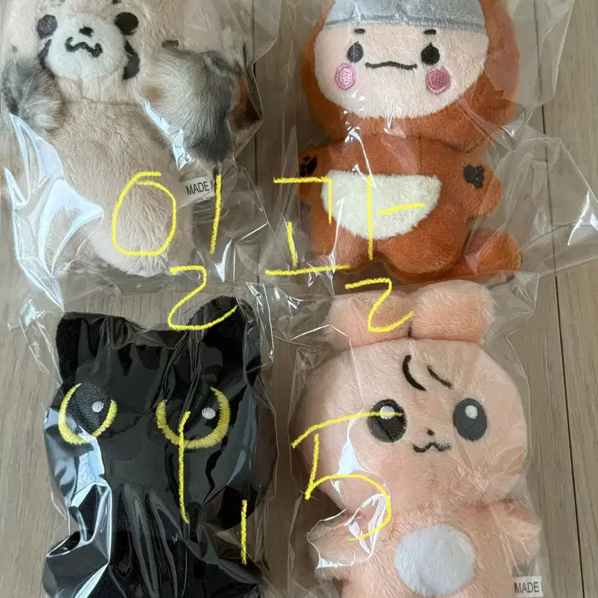 [BUNJANG] ATEEZ Hongjoong/Seonghwa Unofficial Goods Dolls Bundle Set / 에이티즈 홍중/성화 비공굿 인형 일괄