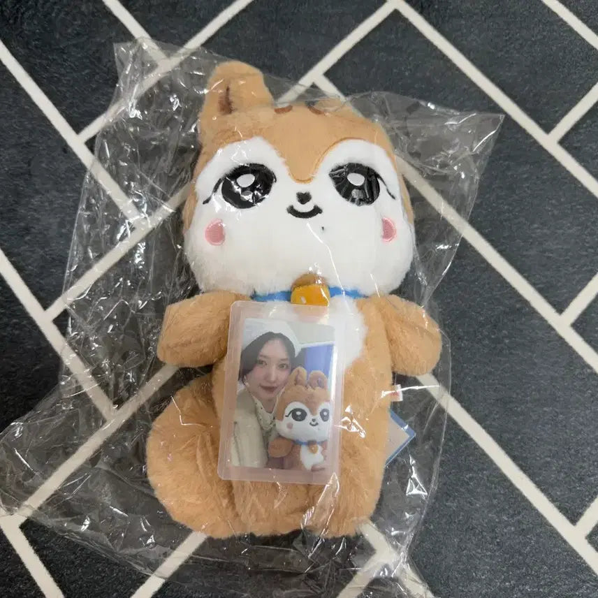 [BUNJANG] IVE Rei Mini B Doll 30cm (Photocard Included) / 미사용 아이브 ive 미니브 가을 달이 인형 30cm (포카포함)