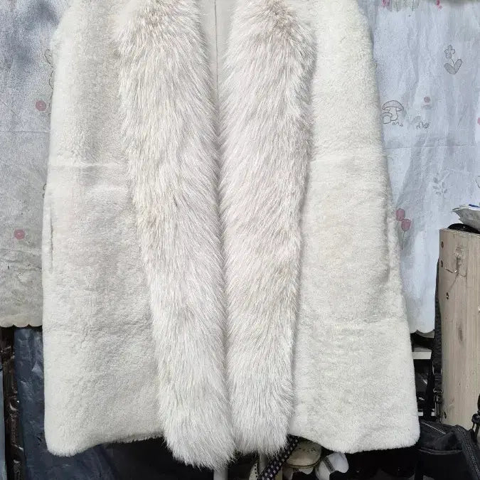 [BUNJANG] Blanche Italian Luxury Saga Fox Fur Trimmed Natural Wool Vest / 이태리 명품)  블랑샤  ( 사가폭스 트리밍)천연양모    베스트