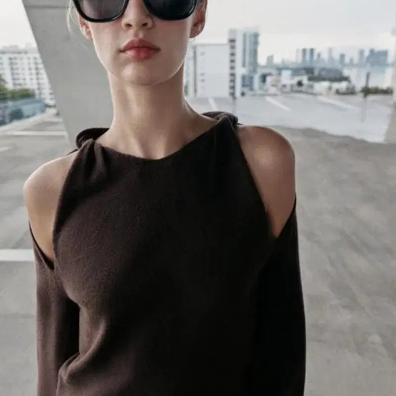 [BUNJANG] Zara Cut-out Knit Sweater - Medium, Off-shoulder / (새상품) 자라 컷아웃 니트 스웨터 M 오프숄더 아델리오 글로니 코스 블랙업 루루서울