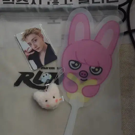 [BUNJANG] Stray Kids 29th Merchandise Photocard, Fan, Keyring, and Pouch Set / 29일 스트레이키즈  포토카드/부채/키링 세트