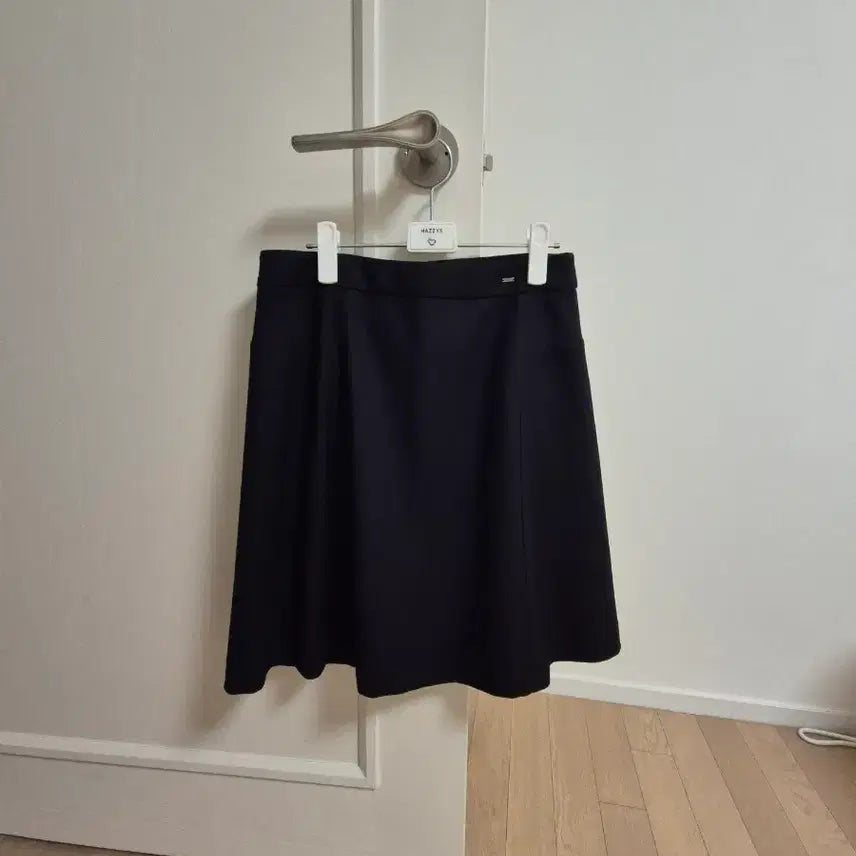 [BUNJANG] Hazzys A-Line Wool Blend Skirt / 헤지스 가벼운 모혼방 네이비 스커트 67
