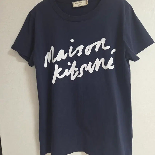 [BUNJANG] Maison Kitsuné Handwriting Classic Short-Sleeve T-Shirt / (MAISON KITSUNE)메종 키츠네 핸드라이팅클래식 반팔 티셔츠 판매합니다.