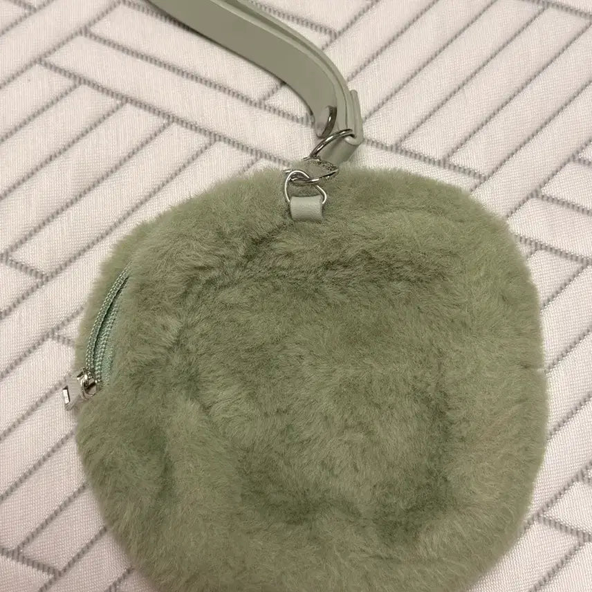 [BUNJANG] Mint Furry Round Pouch / [새상품] 민트 털 동그라미 파우치