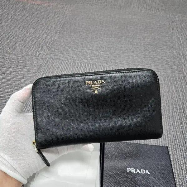 [BUNJANG] Prada Saffiano Metal Logo Round Zip Long Wallet / [특가][정품] 프라다 사피아노 지퍼 장지갑