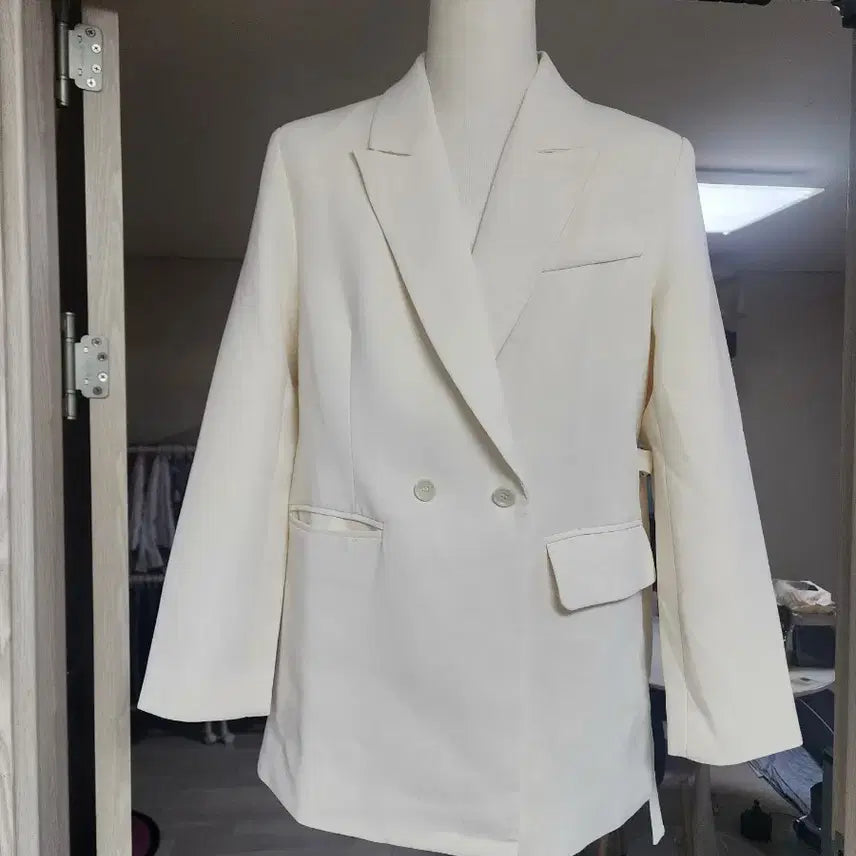 [BUNJANG] Ivory Double-Button Blazer / 아이보리 더블 버튼 자켓