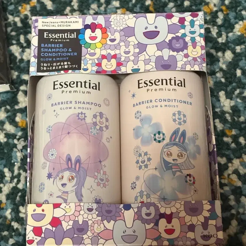 [BUNJANG] NewJeans x Takashi Murakami Essential Shampoo & Conditioner Set / 뉴진스 무라카미 에센셜 샴푸,컨디셔너 세트