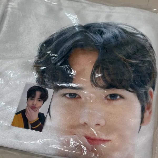 [BUNJANG] The Boyz Younghoon Derby Zone Blanket + Photocard Bundle Set / 더보이즈 영훈 더비존 담요+포카 일괄 판매